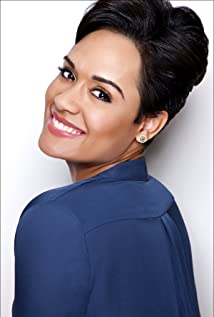 How tall is Grace Gealey?